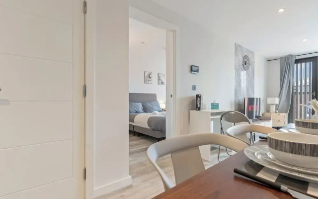 Meadow Haven 2 Bed 2 Bath, On-street Park, Netflix