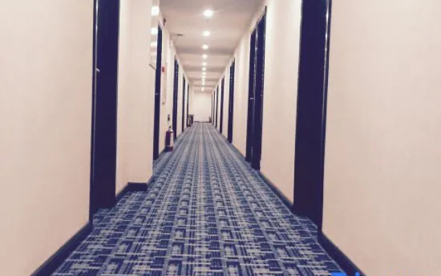 Xunjia Fashion Hotel (Zhengzhou Liulin Subway Station Branch)