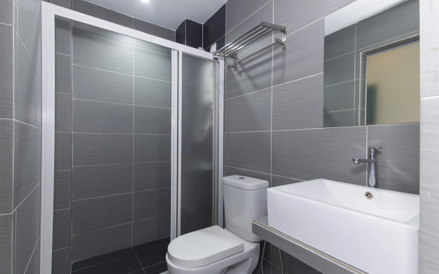 OYO 246 Link Inn (Sanitized Stay)
