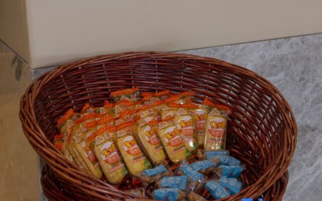 Vienna Hotel (Luoshan)