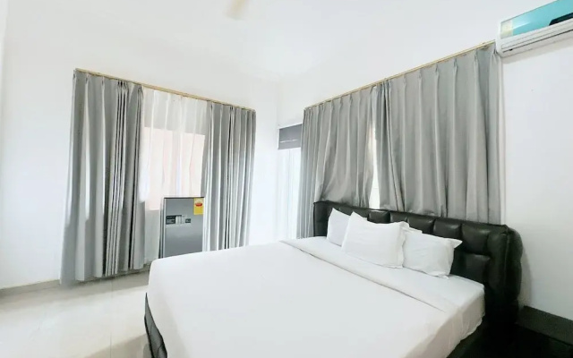 Golden Crystal Hotel