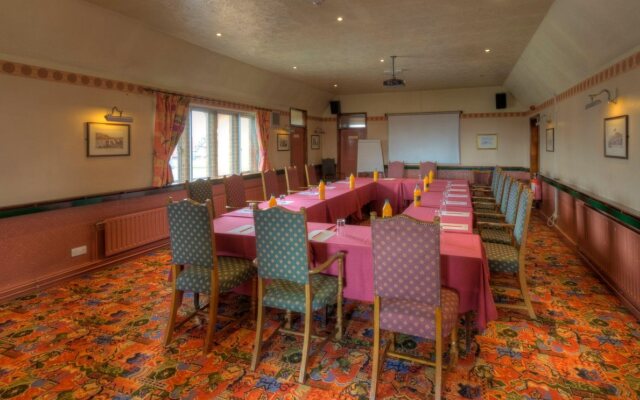 The Longshoot Hotel by Greene King Inns