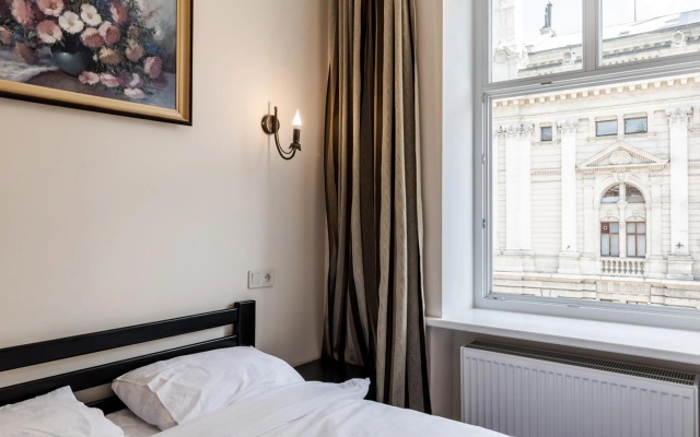 Opera House Apartment 2