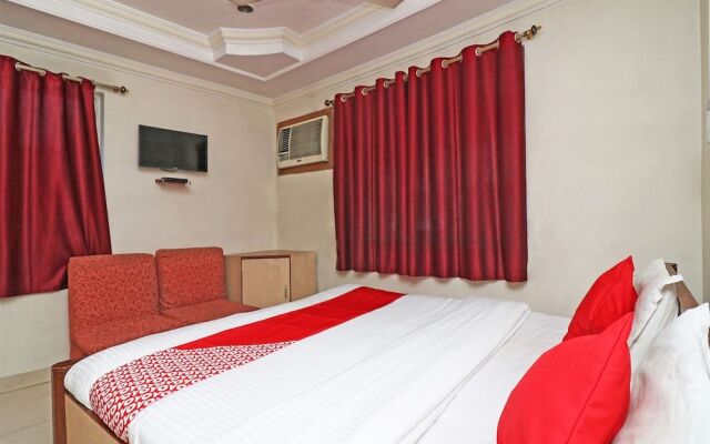 OYO 29941 Hotel Hukum Palace