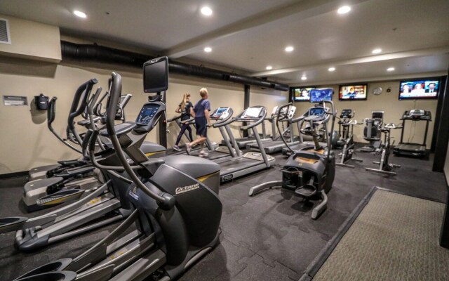 Silver Bear 19 with Covered Parking, Walk to Canyon Lodge by RedAwning