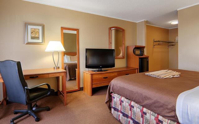 Norwood Inn & Suites