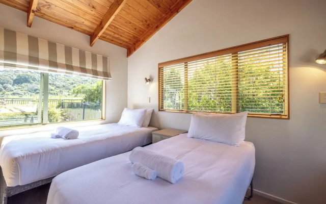 Tikirau Bay Views in Oneroa