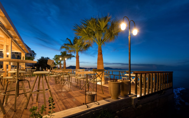 Windmill Bay Hotel
