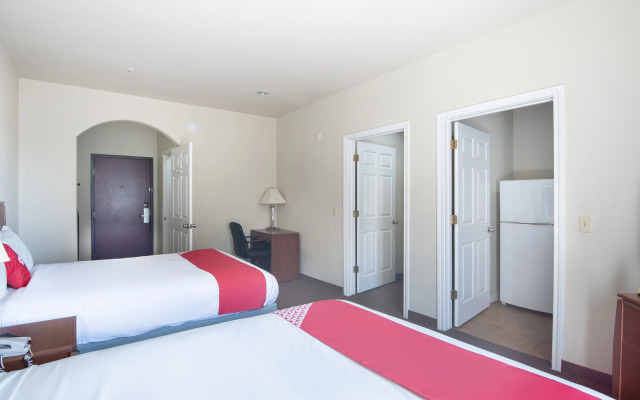 OYO Townhouse Clute Lake Jackson