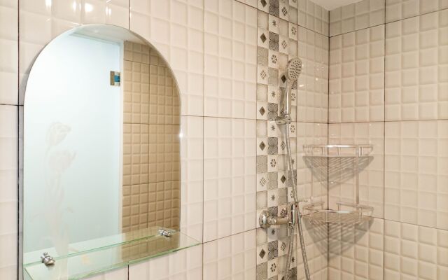 Tranquil And Comfort Studio At De Prima Apartment