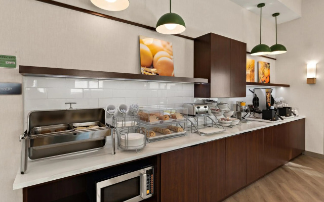 Comfort Suites Columbus East Broad
