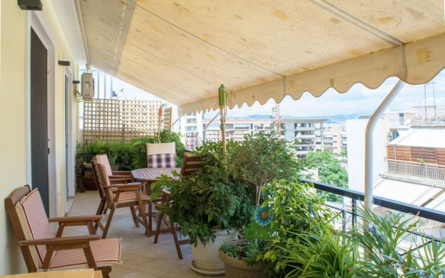 Aphrodite 6th flr apt 5' from metro