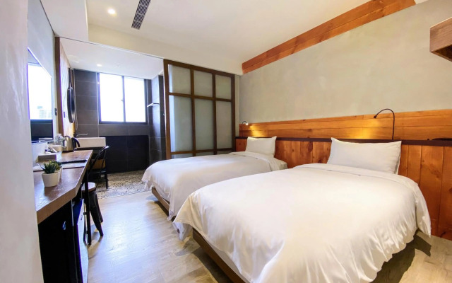 Central Land Hotel