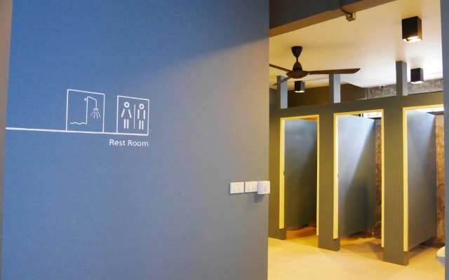 Amity Poshtel - Hostel