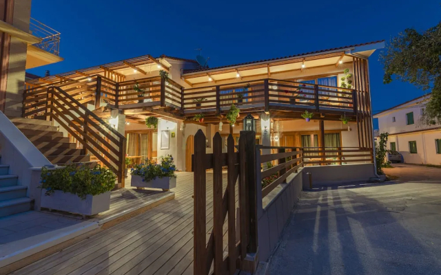 Ekati Mare Apartments