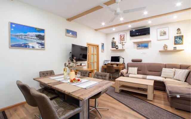 Nice Apartment in Sinj With Wifi and 3 Bedrooms