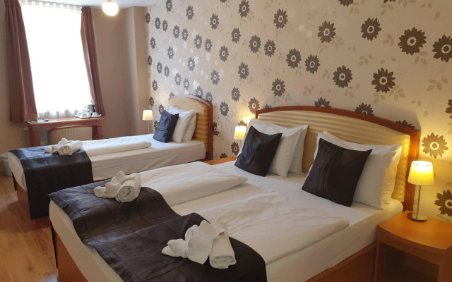 Six Inn Hotel