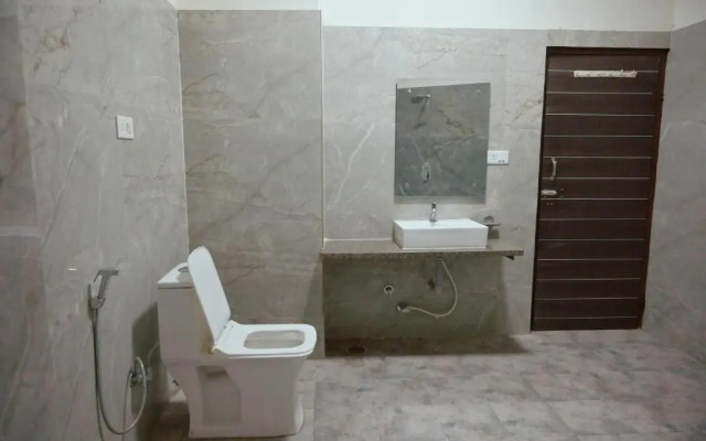 OYO 17284 Hotel Vrindavan Palace