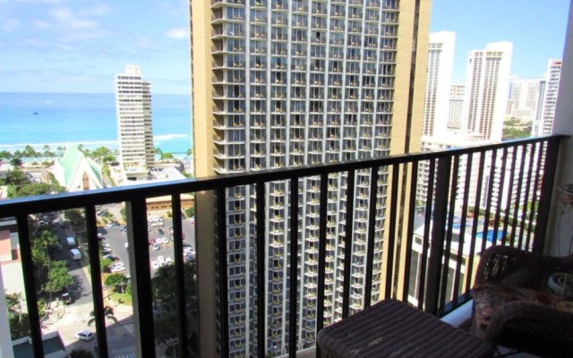 Waikiki Banyan Wb2402