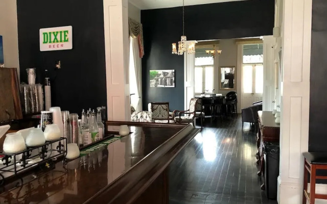 Lafitte Hotel & Bar