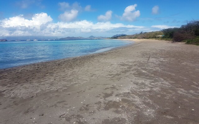 Pinneys Beach Hotel Nevis