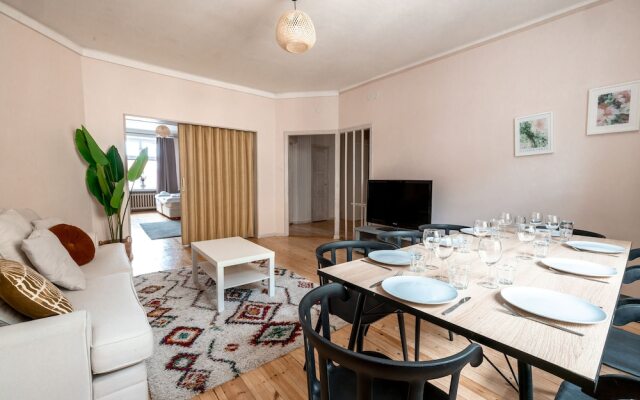 2ndhomes Bright 125m2 4BR Center Apt