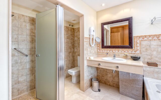 Stunning 2BR Sea View Condo 8 in Malibu