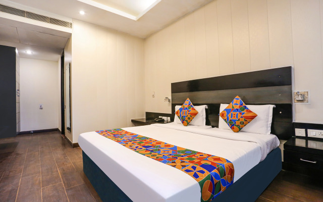 Capital O 605 Hotel Camria