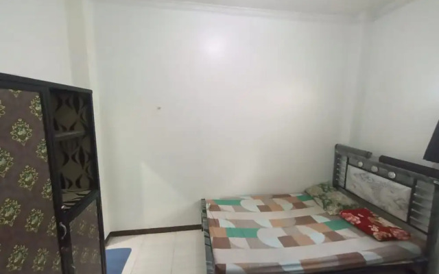 SPOT ON 93385 Penginapan Hj Lilis 2 Syariah
