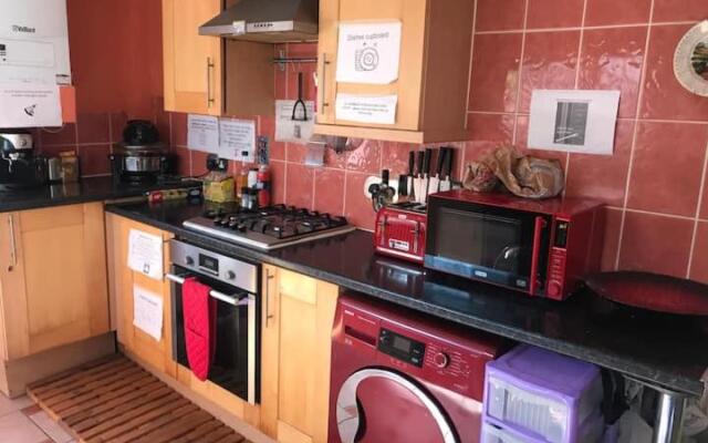 Private King En-Suite bedroom close to MediaCityUK/Old Trafford