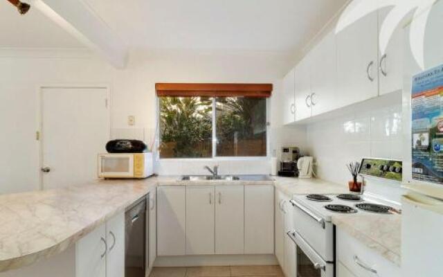 Picture perfect Lizzie Palms 2