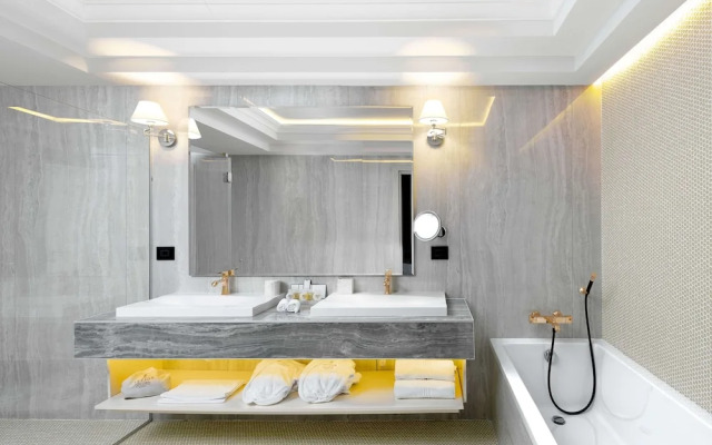 Tresor Le Palais Timisoara, Curio Collection By Hilton