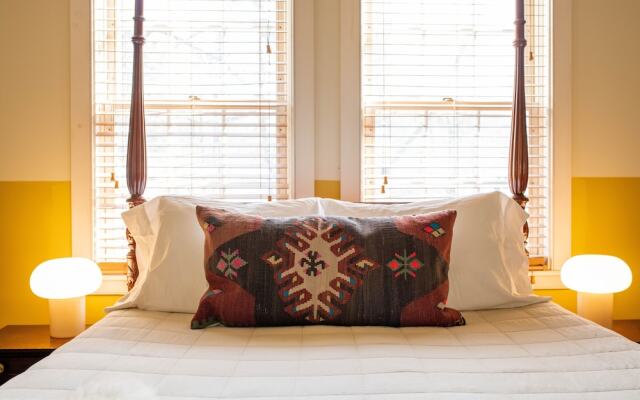 The Charleston House Bed & Breakfast