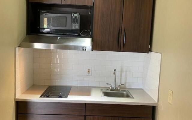 Stratford House Inn and Suites