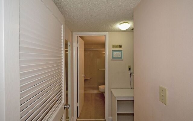 Shoreline 3036 Condo by RedAwning