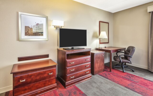 Hampton Inn & Suites Madison-West