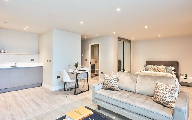 Seven Living Bracknell - Free Parking on Site