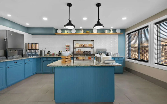 Country Inn & Suites by Radisson, Coon Rapids, MN