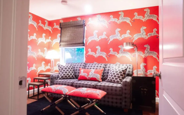 The Hepburn - Walk to Bville Square