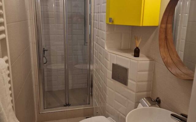 Yellow Apartment - Cismigiu Gardens