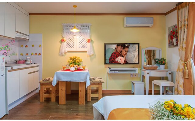 Yangyang Seaglow Rainbow Pension