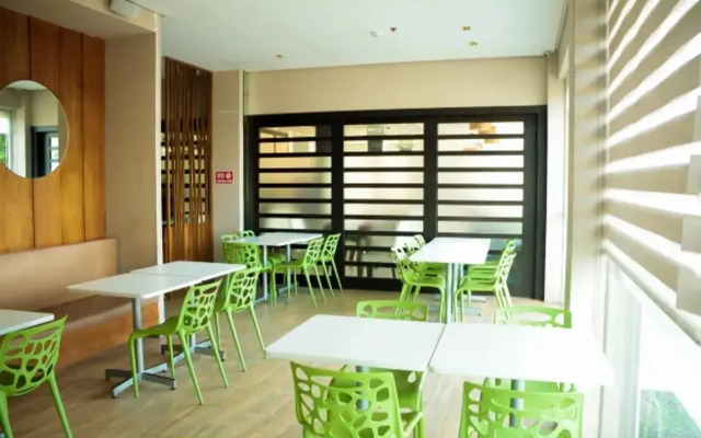 Casablanca Suites Near Airport