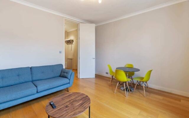 Modern & Cosy One Bedroom Apartment, Close to Tube