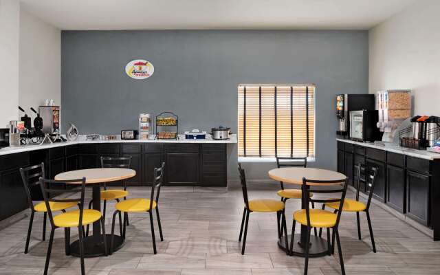 Super 8 by Wyndham Des Moines