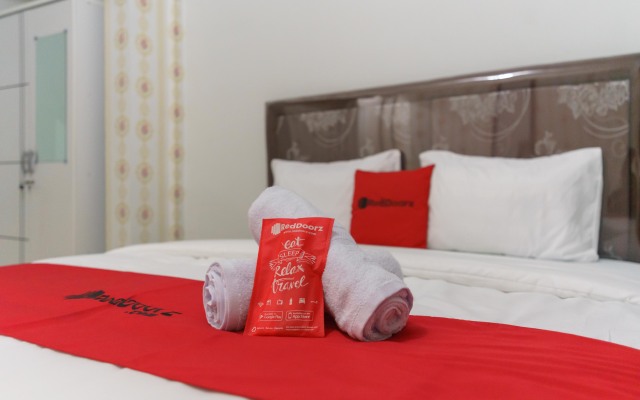 RedDoorz near City Walk Benhil