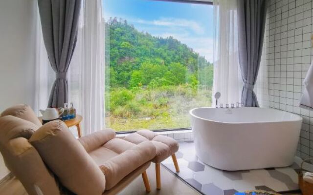 Fanjingshan Mountain and River Sample Homestay