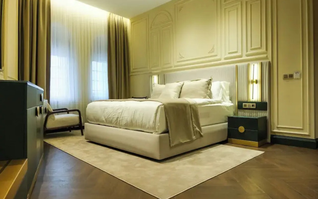 Sur Royals Hotel's