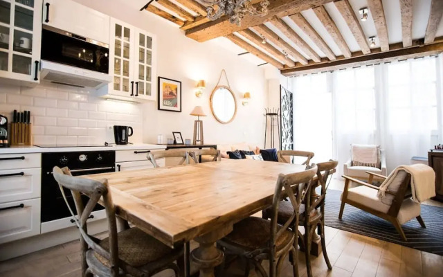 Classy Bourgeois Chic 2 Bedroom Apt in Le Marais