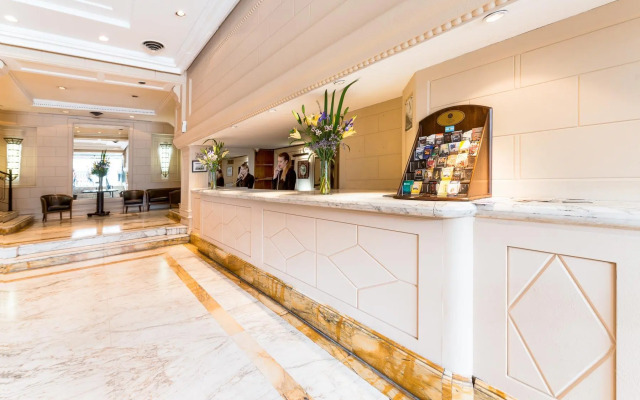 Exe Hotel Colón