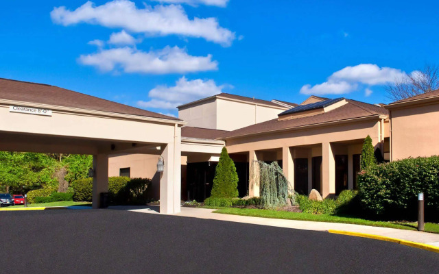 Courtyard by Marriott Lincroft Red Bank